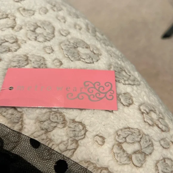 NWT Women’s Plus Size 3X Polka Dot Shear Lined Black Skirt - Picture 4 of 7